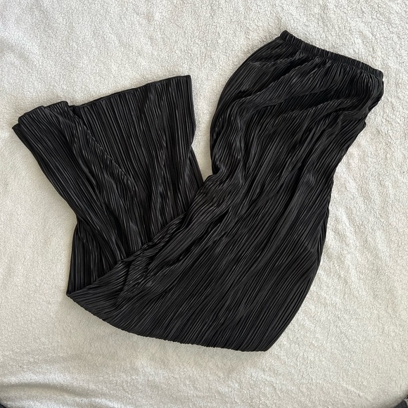 Plush Plisse Wide Leg Pants in Black - Picture 3 of 6